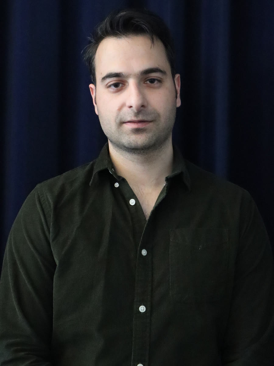 Munis Khan